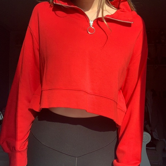 Red cropped sweatshirt! - Picture 1 of 3